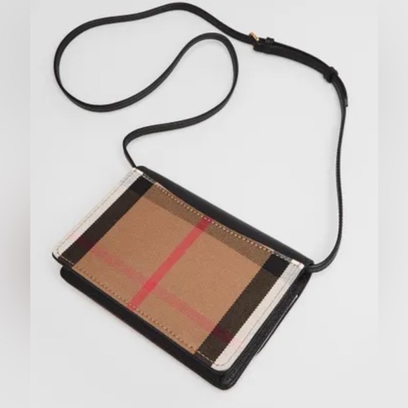 Burberry Hampshire Crossbody House Check Derby In Black